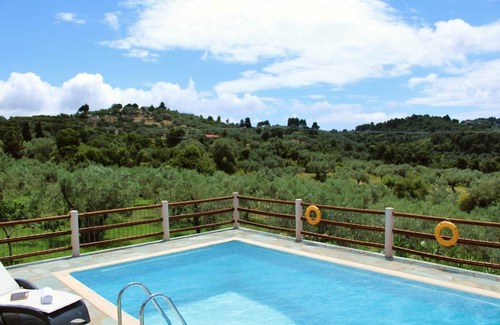 Skopelos Villa | Tranquiliti in the middle of Skopelos island