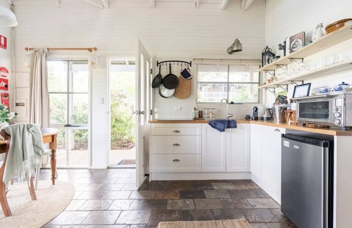 Cambewarra Cottage | "Tranquility & Comfort" - Cozy 2 Bedr. Barn Cabin
