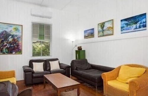 Ipswich House | Tranquility home in Coalfalls (Ipswich 4305)1 km to shop and 5mi. to RIVERLINK.