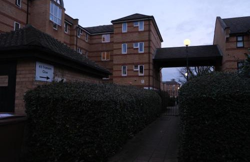 Surrey Docks House | Transom Close