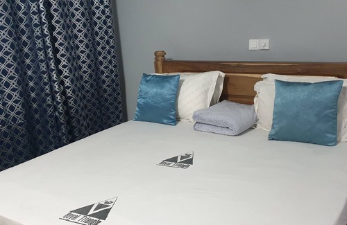 Nsawam House | Trapezium Lodge (Royal Triangle Guest House Annex)