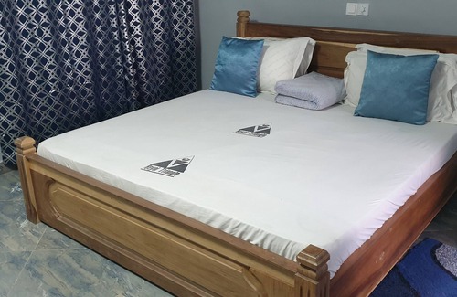Nsawam House | Trapezium Lodge (Royal Triangle Guest House Annex)
