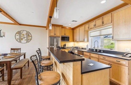 Moscow Villa | Trapp Hill View: 2 br, fireplace, a/c, deck & views, resort amenities!