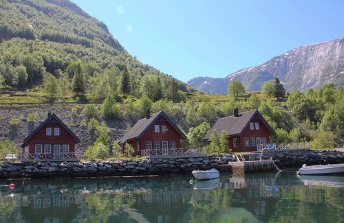 Mauranger House | Traum Ferienhaus Direkt am Maurangerfjord, Inkl. 25 PS Motorboot mit Steuerstand