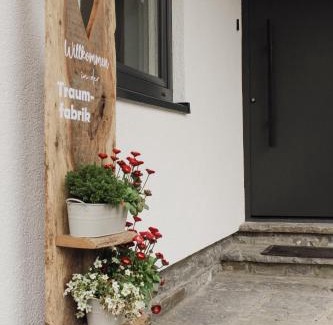 Hofen House | Traumfabrik Eifel mit Sauna & Whirlpool