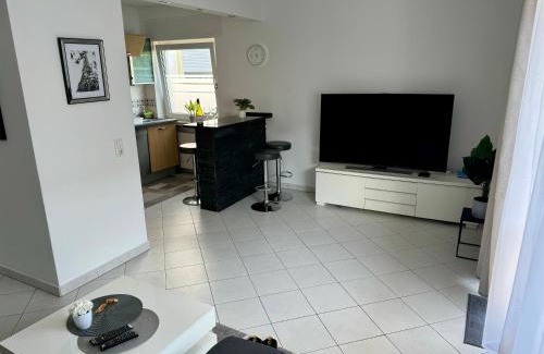 Nieder-Morlen Apartment | Traumhafte Kurstadt Apartment Moderne 2ZKB Balkon-Parkplatz 7-24 Check-in