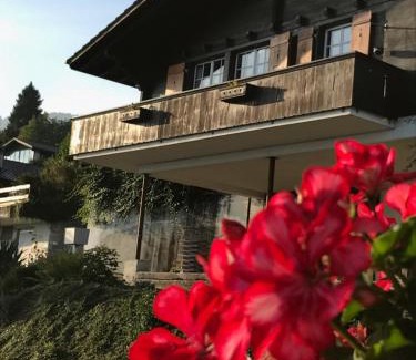 Krattigen Apartment | Traumhaftes Chalet mit Seesicht