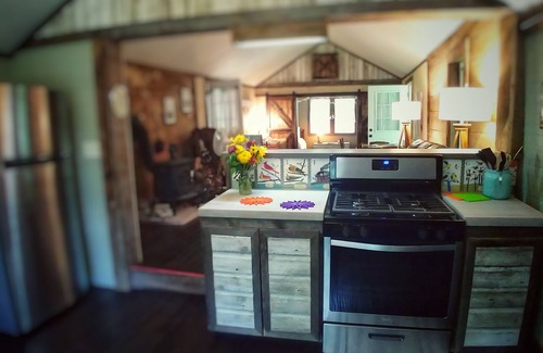 Providence House | "Travel Back to Simple" 1910 Renovated Bunkhouse