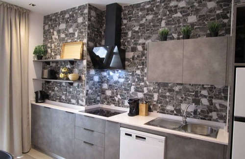 En Corts Apartment | Travel Habitat Ruzafa Green House Patio