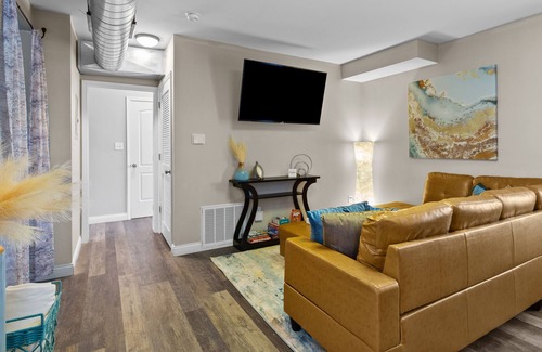 Mitchell Apartment | Travel RN or Corporate Suite I JZ Vacation Rentals