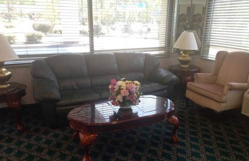Waynesboro Hotel | Traveler Inn and Suites