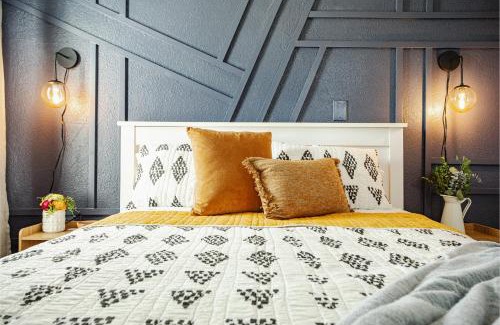 Willmore Apartment | Traveler's Choice Central Location, Prkg & Patio LBD