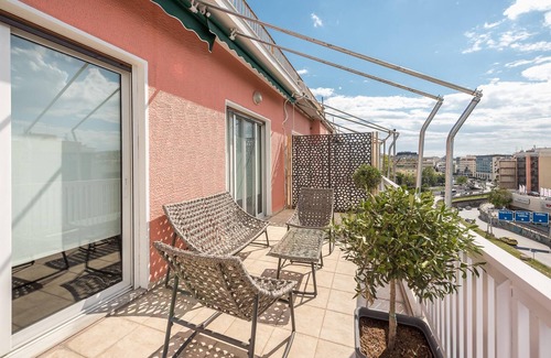 Neos Kosmos Apartment | Traveler s Dream 4 Brdm Renovated Penthouse