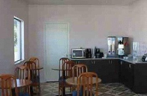 Liberty Hotel | Travelers Inn and Suites Liberty
