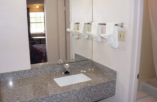 Sherman Hotel | Travelers Inn