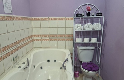 Trinidad House | Travelers Sanctuary, 2 king beds, spa tub & shower