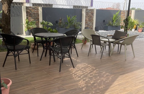 North Legon Cottage | Traveller's Palm Court