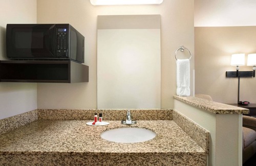 Brunswick Hotel | Travelodge by Wyndham Brunswick near Frederick