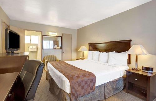 Port Gardner Hotel | Travelodge by Wyndham Everett City Center