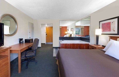 Jackson Hotel | Travelodge by Wyndham Jackson