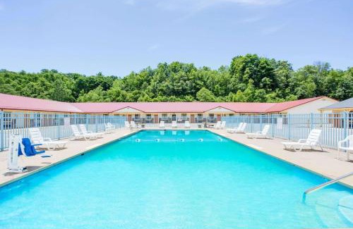 Parkersburg Hotel | Travelodge by Wyndham Parkersburg