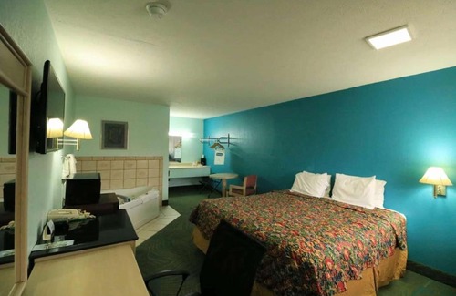 Parkersburg Hotel | Travelodge by Wyndham Parkersburg