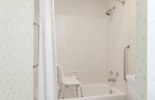 Seymour Hotel | Travelodge by Wyndham Seymour