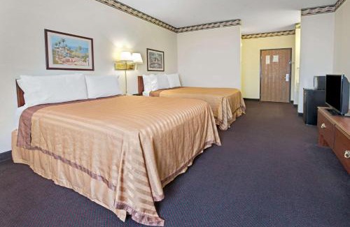 Airport Township Hotel | Travelodge by Wyndham St. Louis
