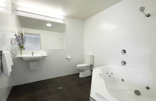 Cambridge Hotel | Travelodge Hotel Hobart Airport