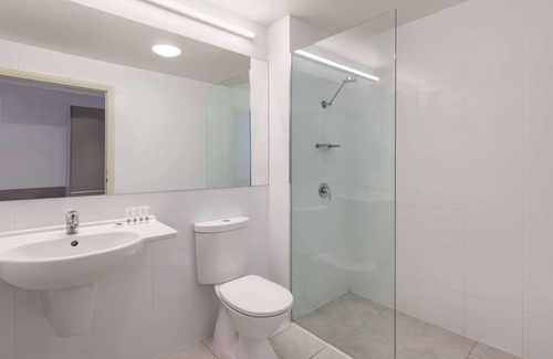 Cambridge Hotel | Travelodge Hotel Hobart Airport