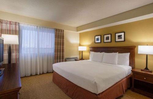 Regina Hotel | Travelodge Suites by Wyndham Regina - Eastgate Bay