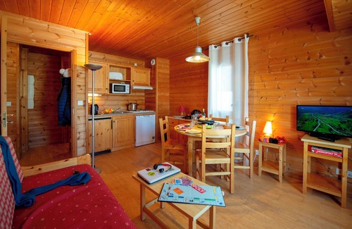 Saint-Jean-d'Arves Apartment | travelski home select - Résidence Les Chalets des Marmottes 3*