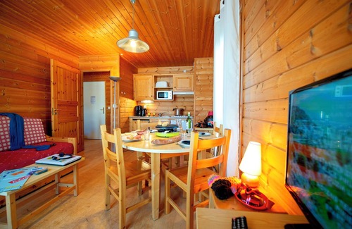 Saint-Jean-d'Arves Apartment | travelski home select - Résidence Les Chalets des Marmottes 3*