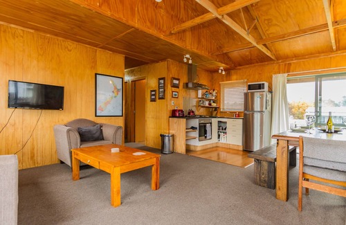 National Park Village House | Traverse Cabin. Cosy three bedroom holiday home