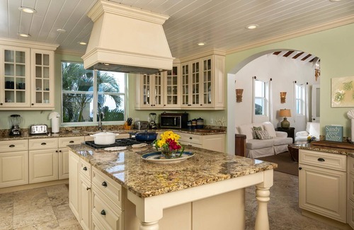 Hart Bay Villa | Tre Vista Estate Generator on Property!