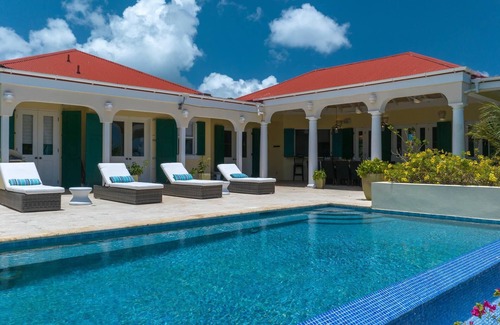 Hart Bay Villa | Tre Vista Estate Generator on Property!