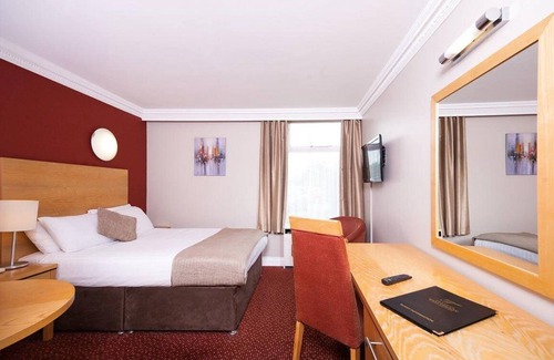 Ennis Hotel | Treacy's West County Conference & Leisure Centre