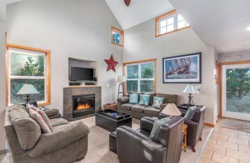 Shorepine Village House | Treasure Chest