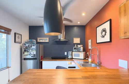 Sam Hughes House | TREAT GUESTHOUSE, Private, Quiet, Comfortable! Artistically designed space.
