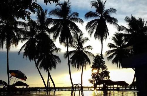 Manmunai North Hotel | Treatooo Lake resort