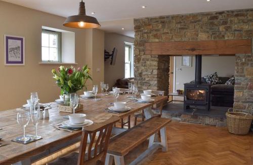 Cardigan House | Trecift