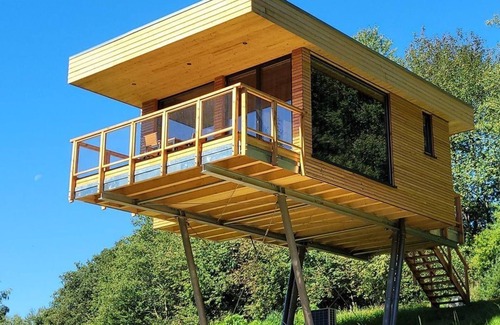 Uslar Apartment | Tree house Aurora, living/bedroom, bathroom - Baumhaushotel Solling