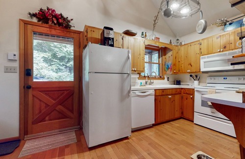 Mill Ridge Cabin | Tree-lined, dog-friendly cabin in ideal location with deck, wood stove & pool