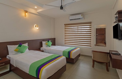 Alwaye Hotel | Treebo Amigos Residency Cochin Airport Hotel