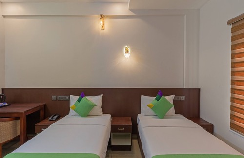 Alwaye Hotel | Treebo Amigos Residency Cochin Airport Hotel