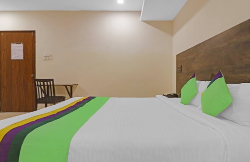 Hyderabad House | Treebo Tee