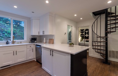 North Hills House | Treehouse, 1 mi from North Hills Mall