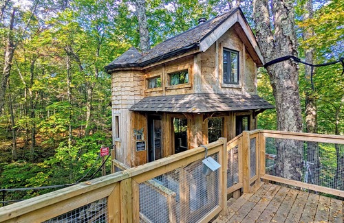 Saint-Faustin-Lac-Carre House | Treehouse #13 (in the forest)