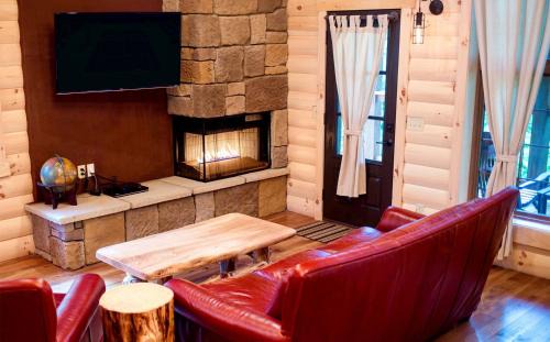 Millersburg House | Treehouse #5 by Amish Country Lodging