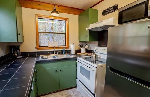 Nacogdoches Cabin | Treehouse - A cabin in the canopies at Stag Leap Cabins!